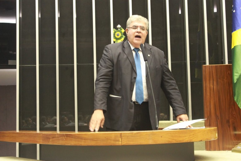 Deputados de MS divididos com a suspensão do impeachment