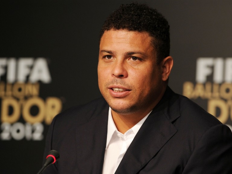 Ronaldo é homenageado com estátua de cera em Aparecida