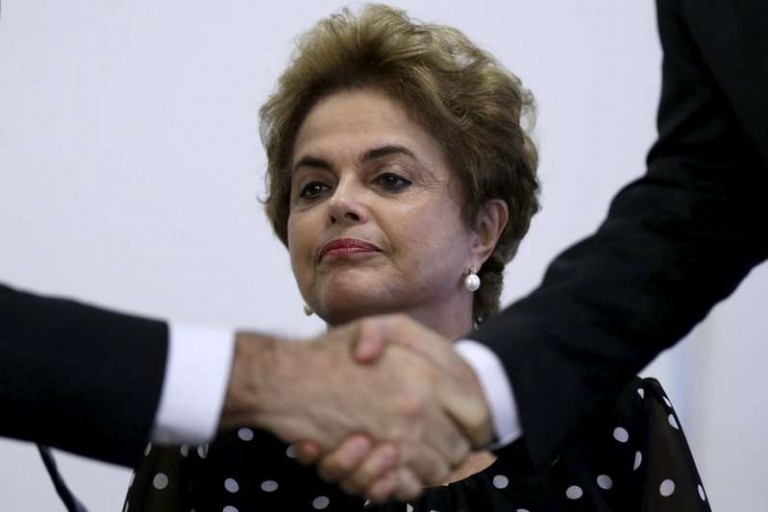 Dilma receberá deputados para tentar garantir votos contra impeachment