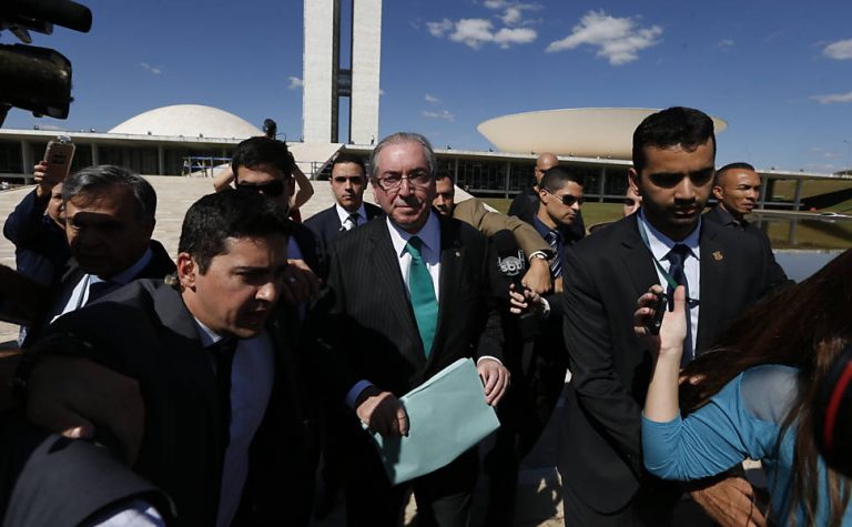 Cunha é preso em Brasília; casa do ex-deputado é alvo de busca no Rio