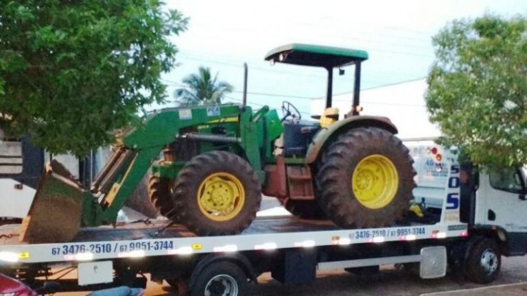 Polícia Civil recupera trator furtado escondido em meio a canavial em Itaquiraí