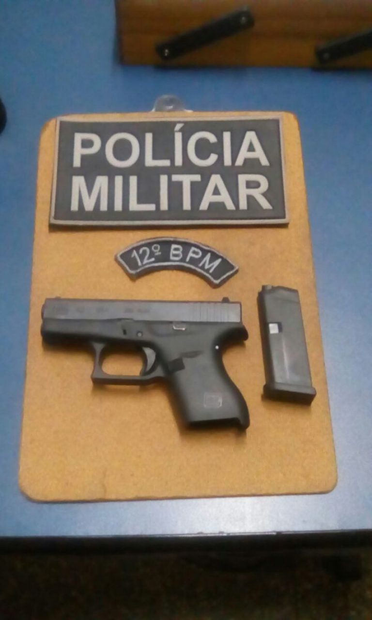 PM de Mundo Novo apreende pistola.