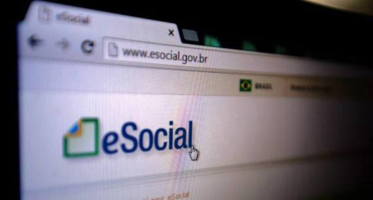 Empregadores domésticos têm até hoje para pagar guia do eSocial