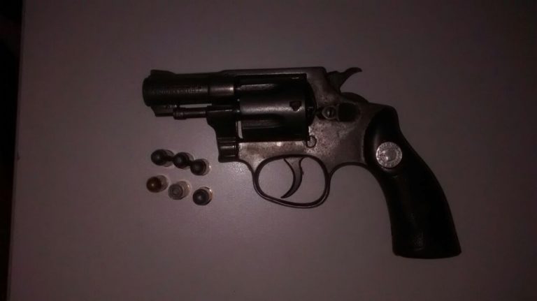 PM de Mundo Novo apreende arma em bar