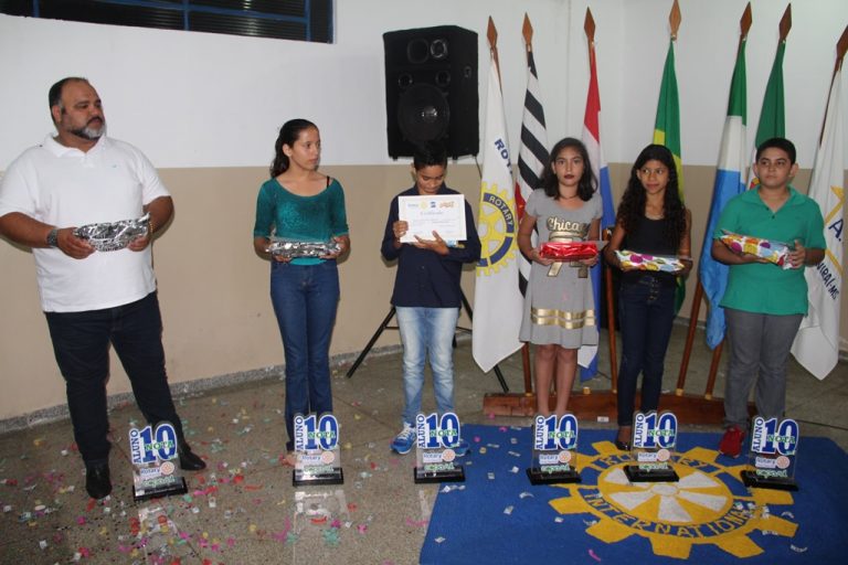 Rotary premia melhores alunos da Rede Municipal de Ensino