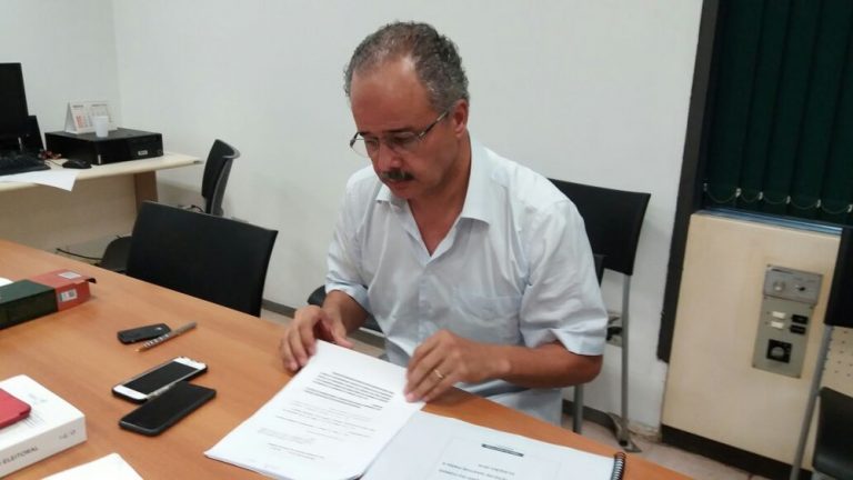 Relatório da reforma política prevê fim dos vices e voto em lista