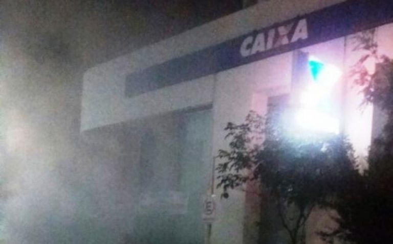 Banco é tomado por fumaça em teste de segurança e assusta moradores em Naviraí