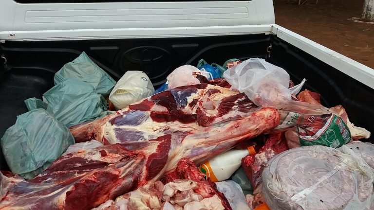 Polícia apreende 2,5 toneladas de carne impróprias para consumo em açougues