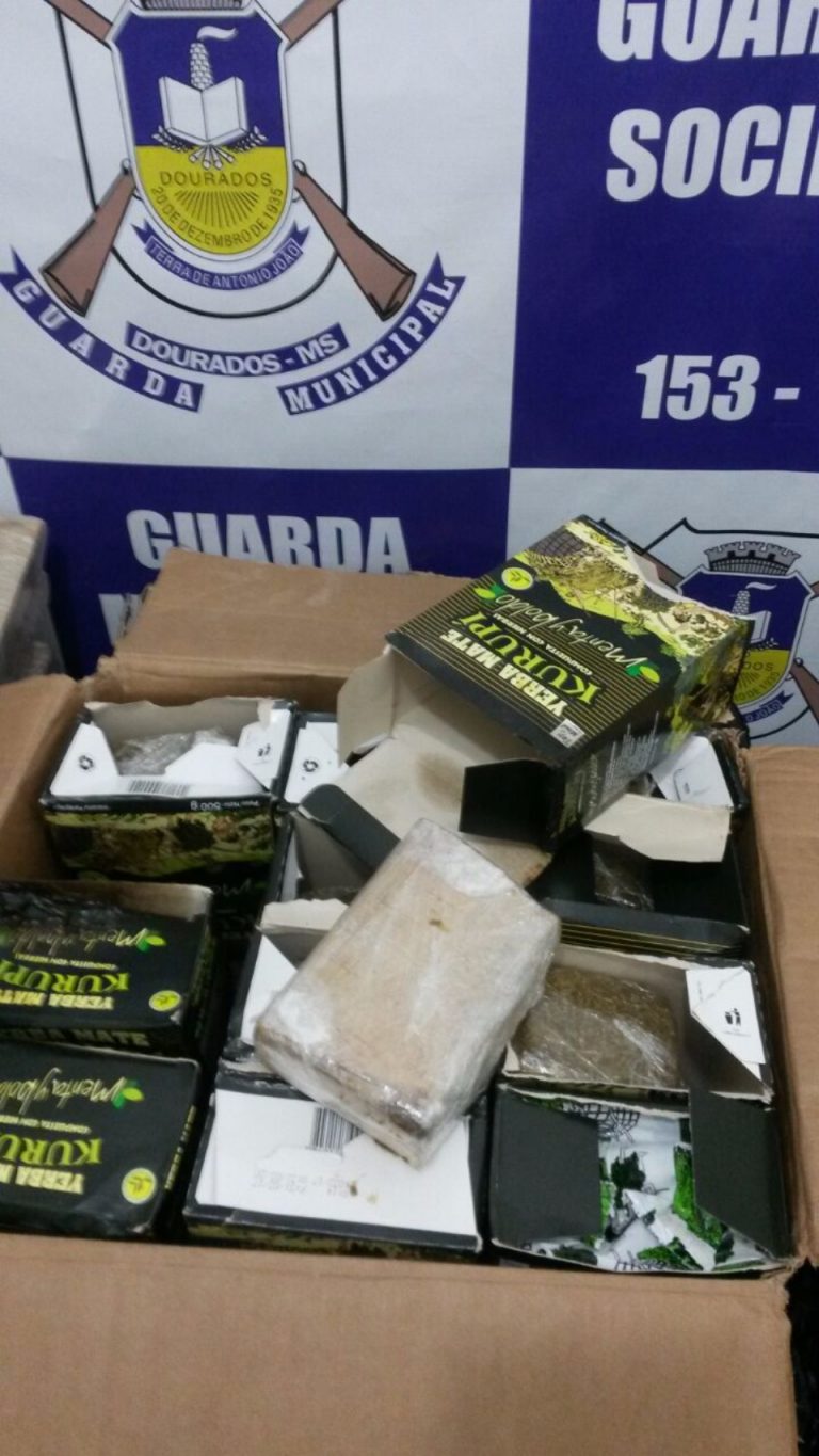 Adolescente de 17 anos é flagrada com drogas em caixas de erva para tereré