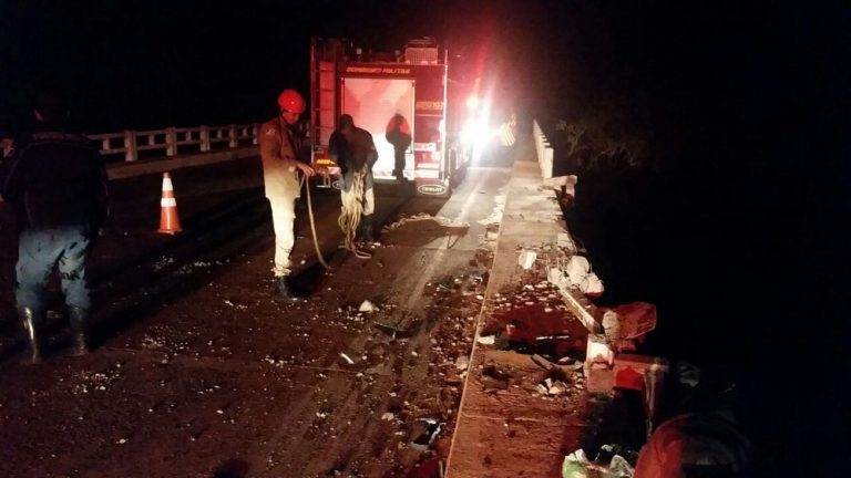 Corpos de mãe e filha que caíram com carro em rio em Ivinhema são encontrados
