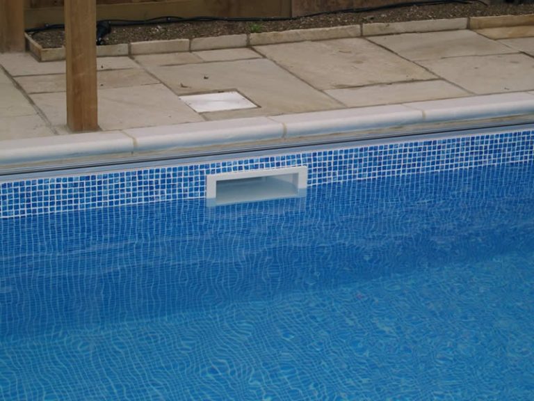 Guaíra: Criança morre afogada em piscina de casa