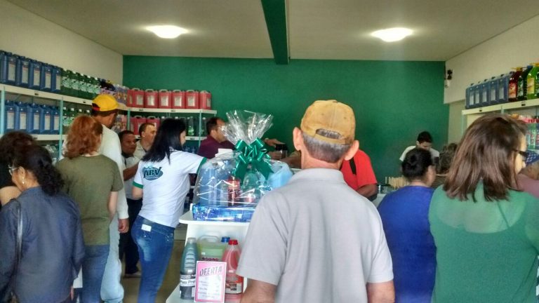 Inauguração de loja de produtos de limpeza conta presença de vereadores