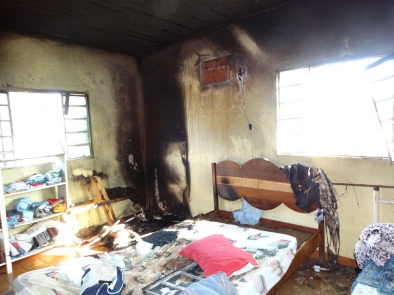 Curto-circuito em carregador causa incêndio e bebê morre carbonizado