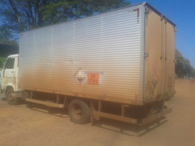 Empresa é multada pela 2ª vez em MS ao transportar ilegalmente 5,3 t de bateria veicular