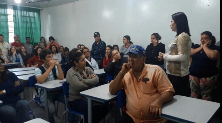 Prefeito Valdomiro garante diretora do Carlos Chagas até o final do seu mandato