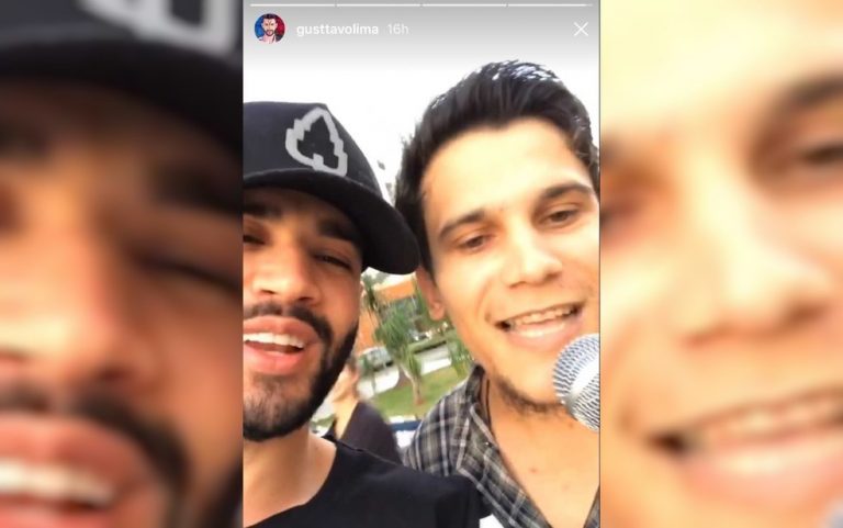 Gusttavo Lima surpreende artista de rua que cantava música dele em semáforo de Goiânia; veja vídeo