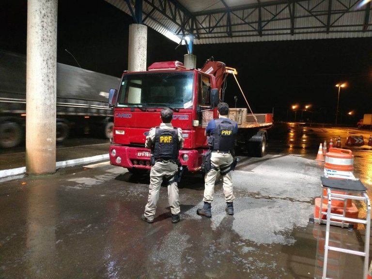 PRF recupera quatro veículos roubados que seriam levados ao Paraguai