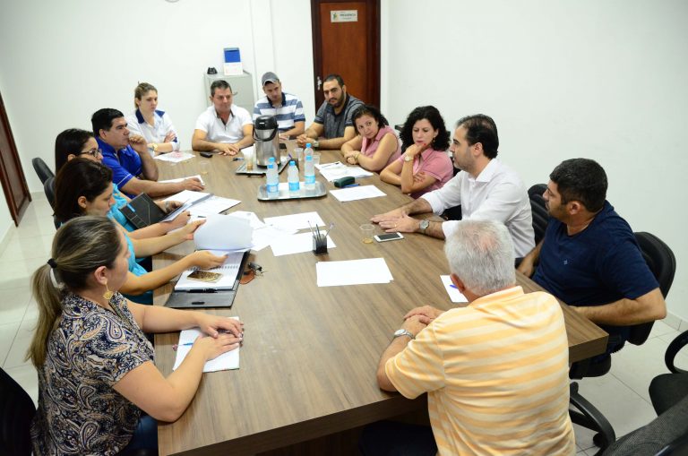 Mundo Novo: Em reunião com vereadores, os professores querem função eletiva de diretores de escola municipal e Cei´s