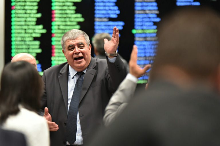Quem é Carlos Marun, o deputado que dançou para celebrar salvação de Temer