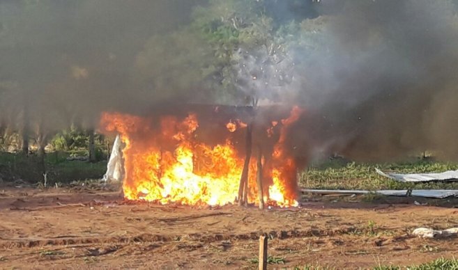 Acampamentos em chama  em Salto del Guairá