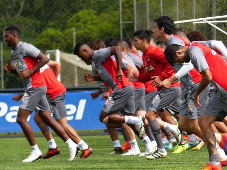 Com desfalques, Atlético-PR faz último treino em Curitiba antes de encarar o Cruzeiro
