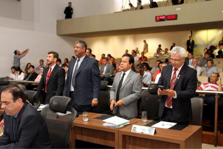 Após bate boca, deputados aprovam moção a Marun com protesto do PT