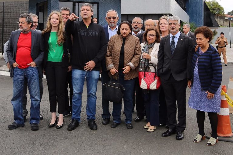 Justiça nega visitas de Comissão de Deputados, Dilma Rousseff e outros políticos a Lula