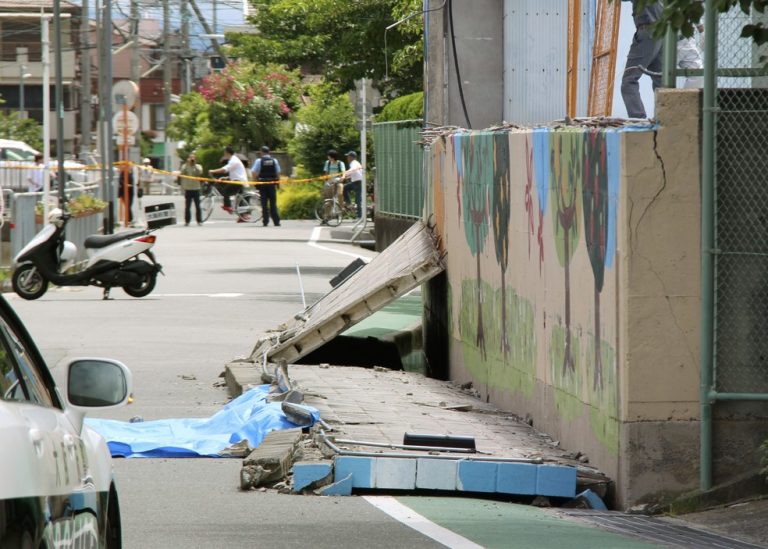 Terremoto deixa ao menos 3 mortos e centenas de feridos no Japão