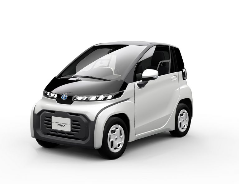 Toyota revela minicarro elétrico menor que moto e que leva apenas 2 pessoas