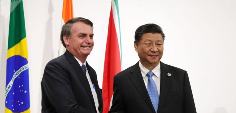 Ao chegar à China, Bolsonaro diz que está em um país capitalista