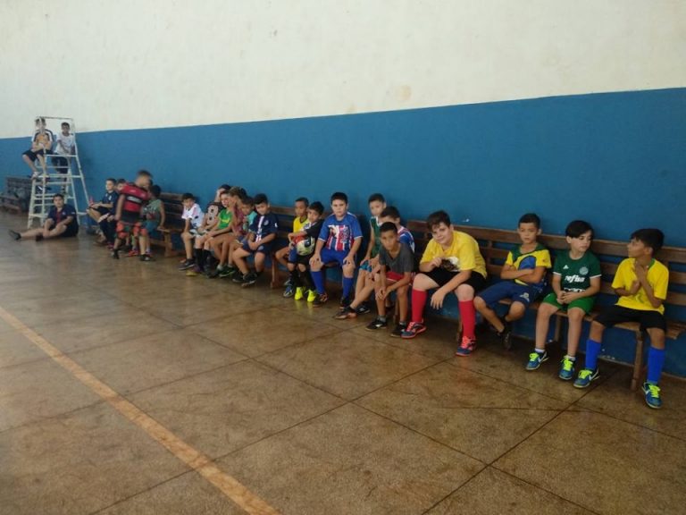 VÂNDALOS QUEBRAM RELÓGIO DE ÁGUA PELA QUINTA VEZ SEGUIDA SOMENTE ESTE ANO E ALUNOS DE FUTSAL FICAM SEM ÁGUA DURANTE O TREINO.