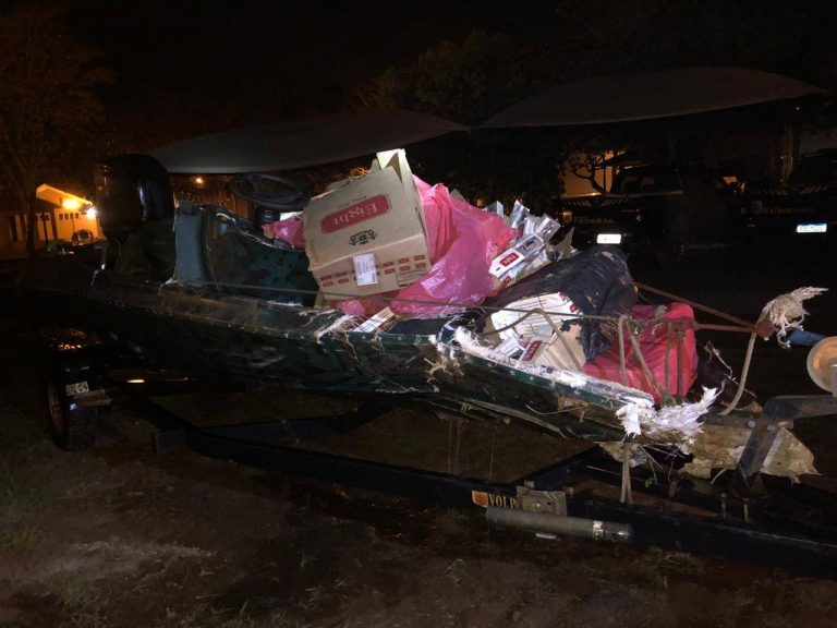 Guaíra: PF faz apreensão de 01 lancha e cigarros contrabandeados do Paraguai