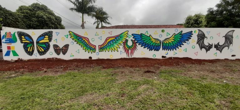 Oficina de Grafite proporciona experiência para alunos da Escola Carlos Chagas, através do projeto Encontros e Caminhos