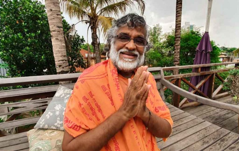 Guru indiano Atma Nambi sugere em Campo Grande vida mais plena