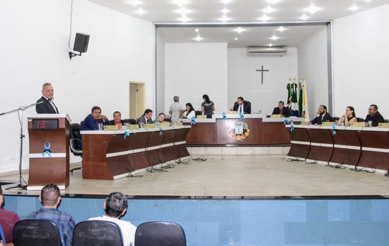 Prefeito Izauri ao ser convidado, faz esclarecimentos aos vereadores de Naviraí