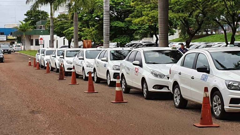 Taxistas fazem mutirão de carona solidária para doadores de sangue do HRMS