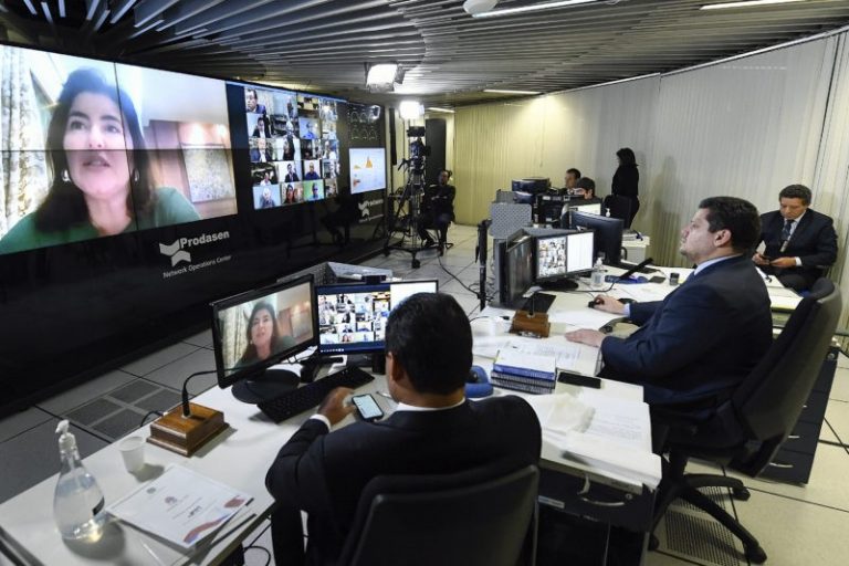 Governadores e prefeitos poderão honrar pagamento de servidores e de serviços públicos