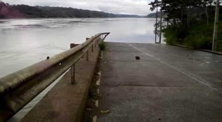 Canoa afunda no Rio Paraná e pelo menos 4 paraguaios estão desaparecidos