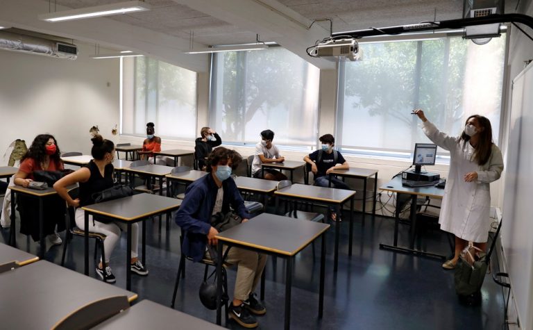 Portugal tem volta às aulas parcial nesta segunda-feira