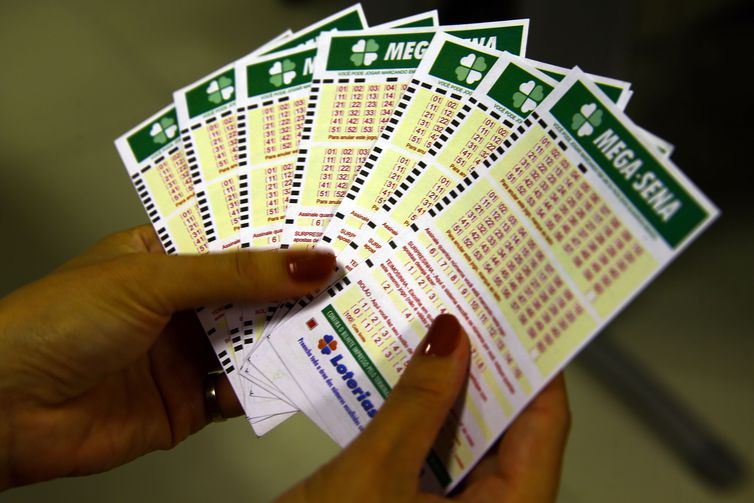 Acumulada, Mega-Sena sorteia hoje R$ 50 milhões