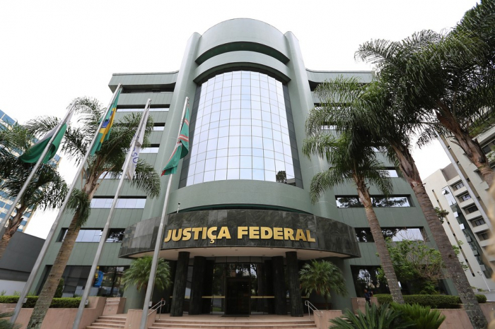 Juiz de Curitiba mantém bloqueio de bens de Lula ao mandar processos da Lava Jato para o DF