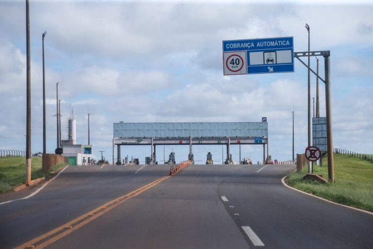Deputados pedem ao TCU suspensão de concessões de novos pedágios no Paraná