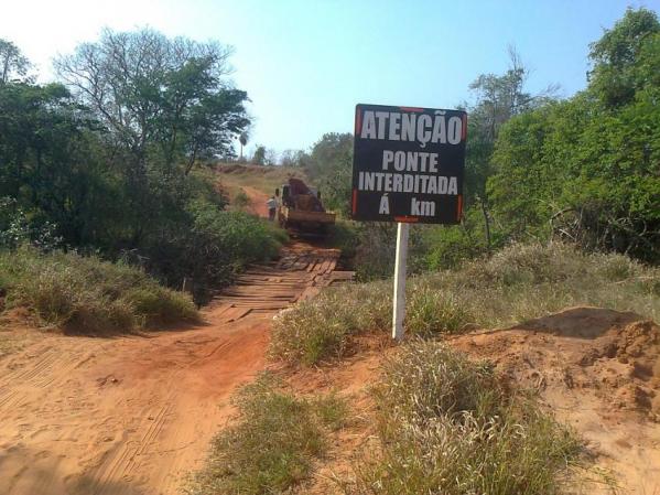 Em Naivaí, ponte sobre o rio Tejuí permanece interditada