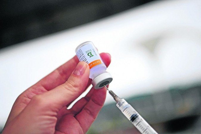 Estudo aponta mais eficácia da Coronavac com intervalo maior entre doses