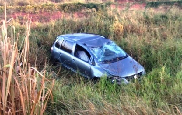 Ao desviar de animal silvestre, carro capota na MS-141 entre Naviraí e Ivinhema