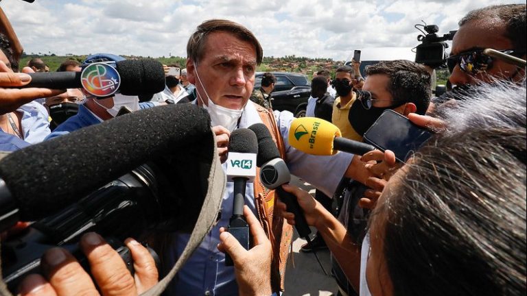 Bolsonaro chama jornalista de ‘idiota’ após ser questionamento sobre foto