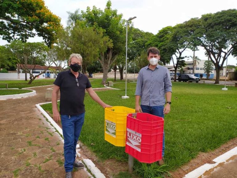 Prefeitura de Itaquiraí instala novas lixeiras em vários pontos da cidade