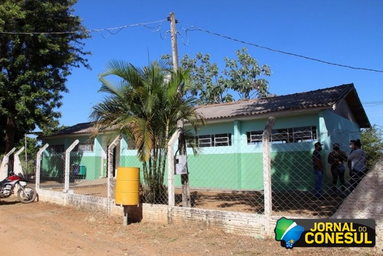 Prefeita Rhaiza Matos e vereadores inauguram escola no Distrito Porto Caiuá