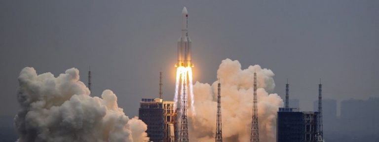 Foguete chinês descontrolado deve entrar na atmosfera no fim de semana