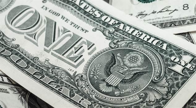 Dólar cai para R$ 5,22 e renova mínima desde janeiro